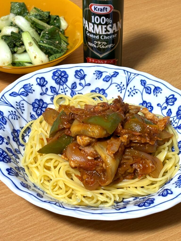 Tomato pasta with white eggplant and green pepper, served with raw bok choy namul
