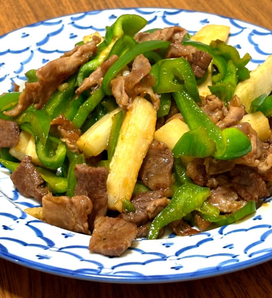 Stir-fried beef with green peppers and yam (featuring Radish Boya’s seasonal vegetables)