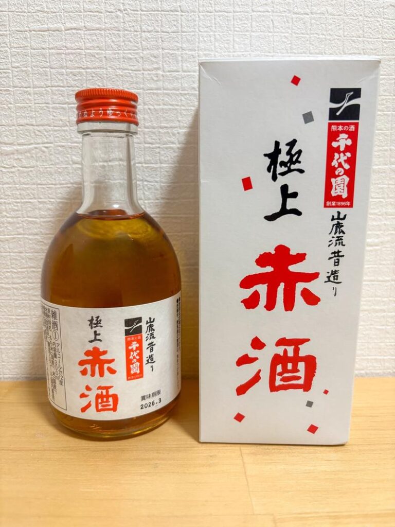 Photo of Chiyonosono Brewery’s Akazake “Gokujō Akazake” bottle and box on a table