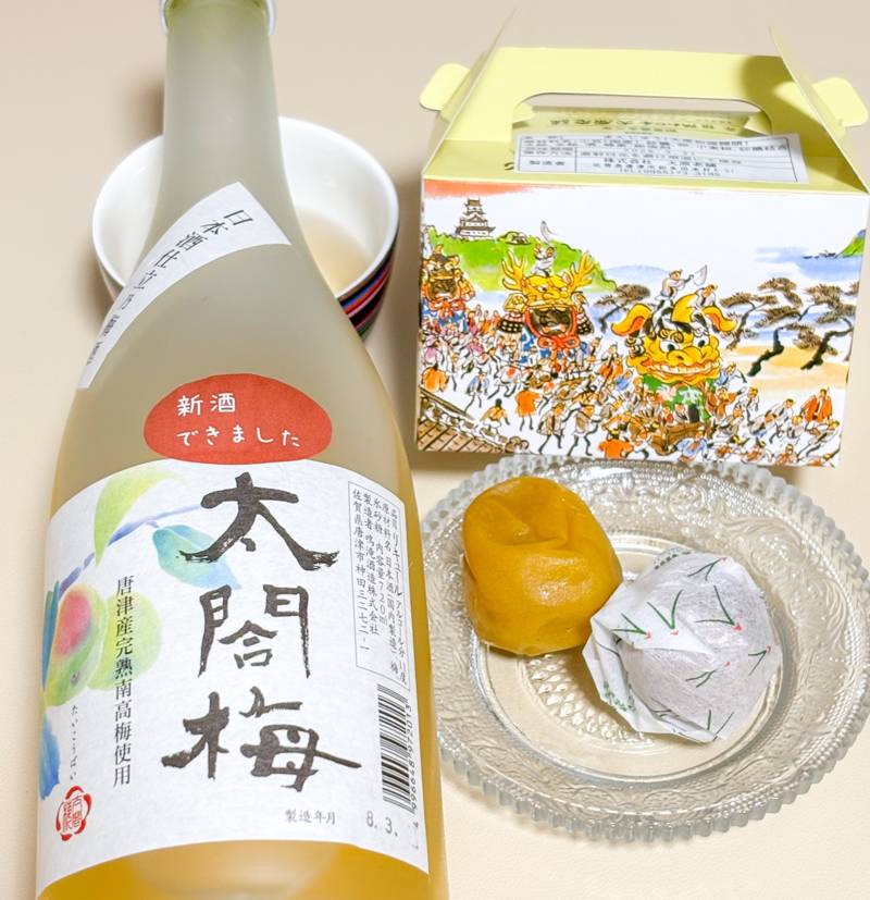 Table setting with Taiko Ume plum liqueur and Oharamatsuro Manju sweets